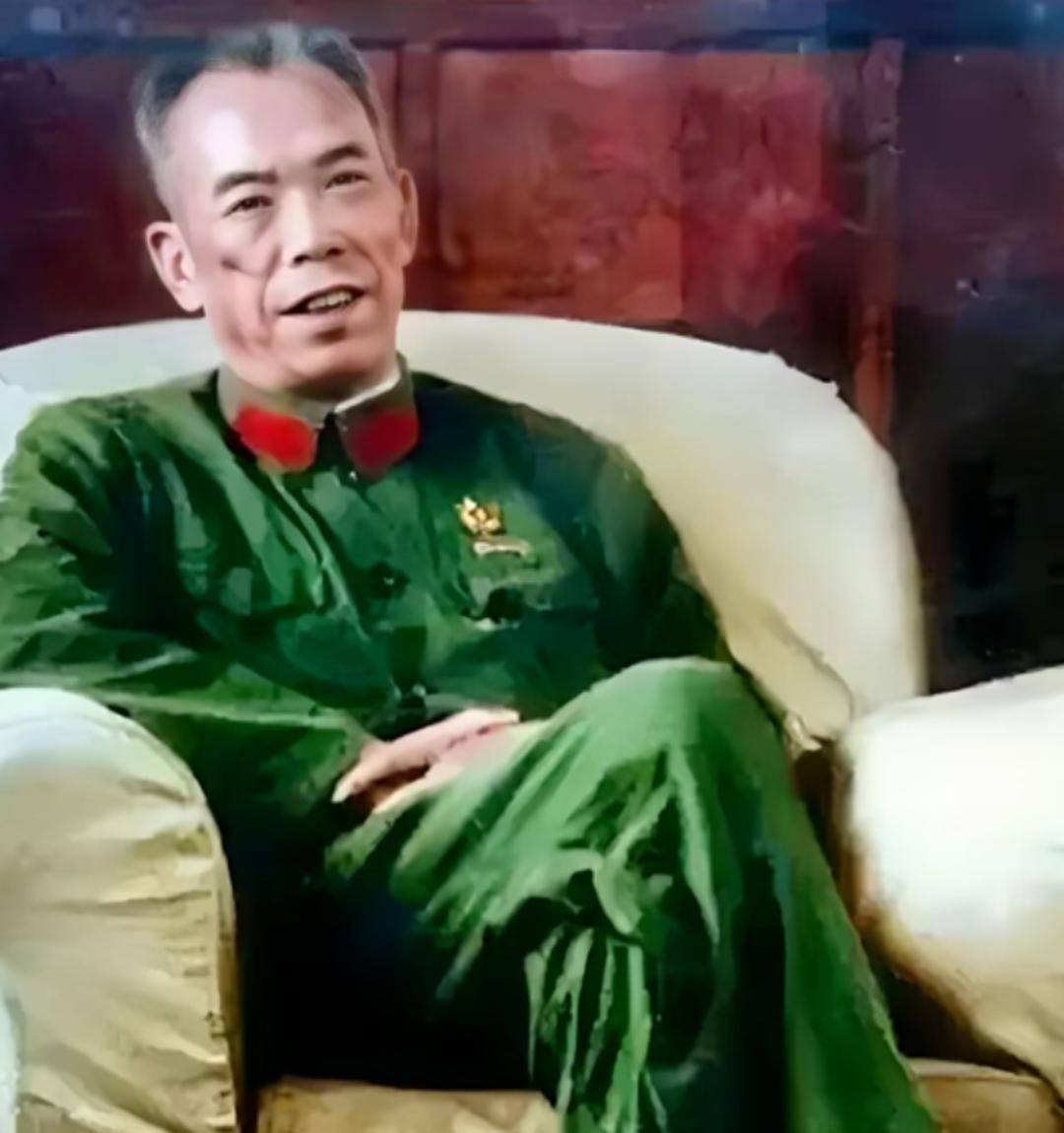 1973年，梁兴初将军被下梁兴初将军被下放到太原的一家化工厂接受劳动改造，某天他