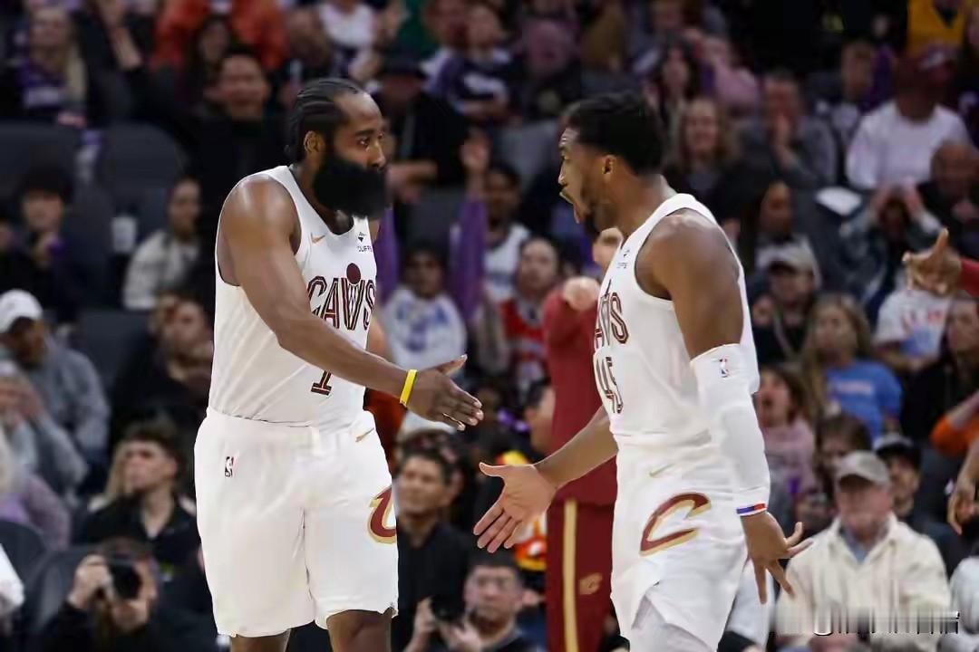 哈哈哈，骑士客场对阵掘金，掘金全场领先骑士，最后0.9秒米切尔罚球绝杀掘金，最终