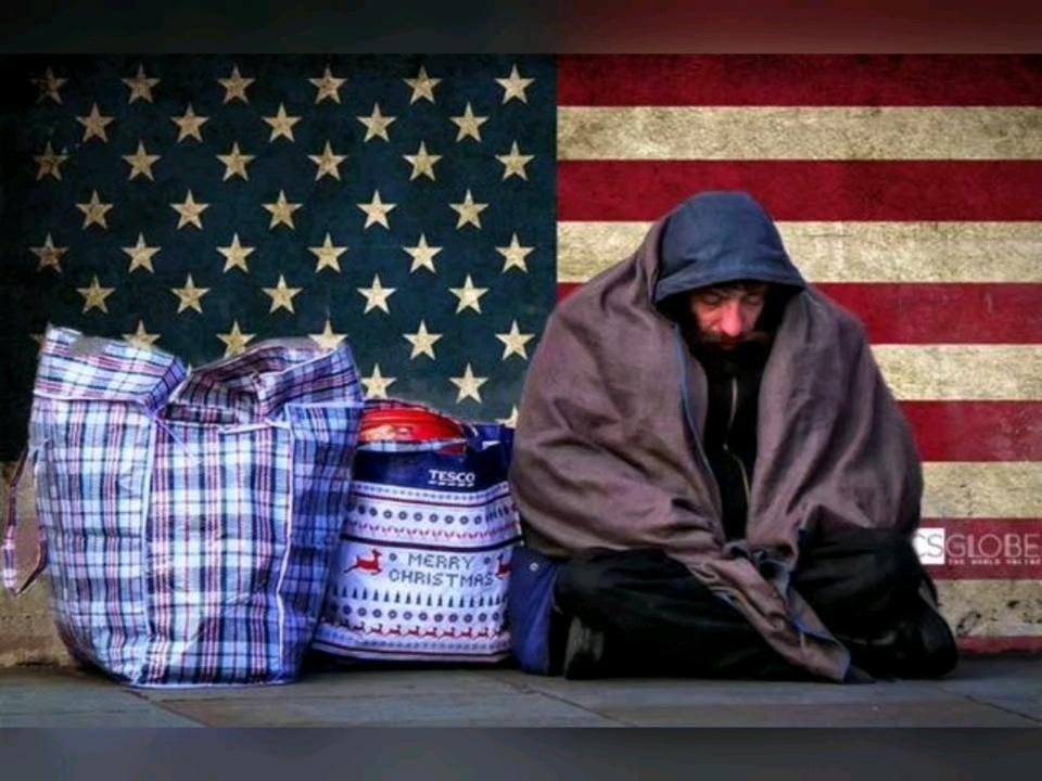 纽约时报称，“中国人生活在一种奇怪的悖论中，在国际上中国看似强大，但在国内，人