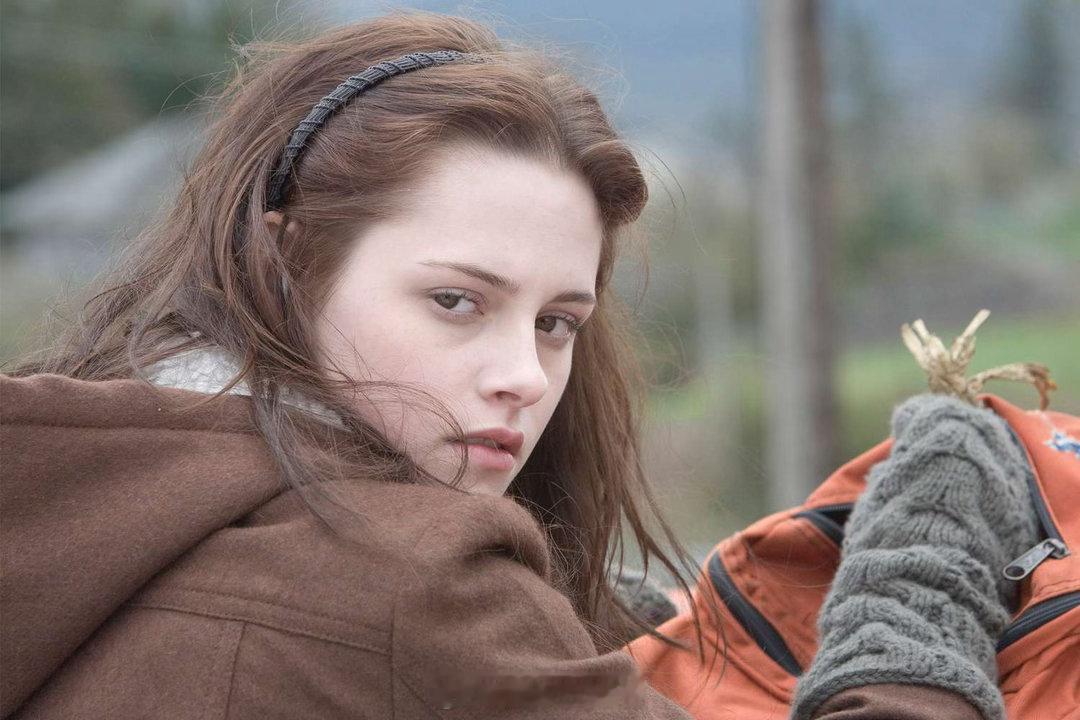 克里斯汀·斯图尔特（KristenStewart）在访谈中证实，曾有一位中东富