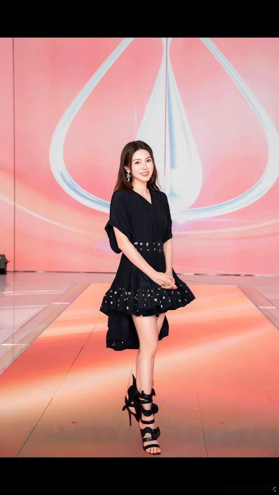 2007年落選港姐李潔瑩（Nicole）在2014年與黎諾懿結婚後，相繼誕下兩子