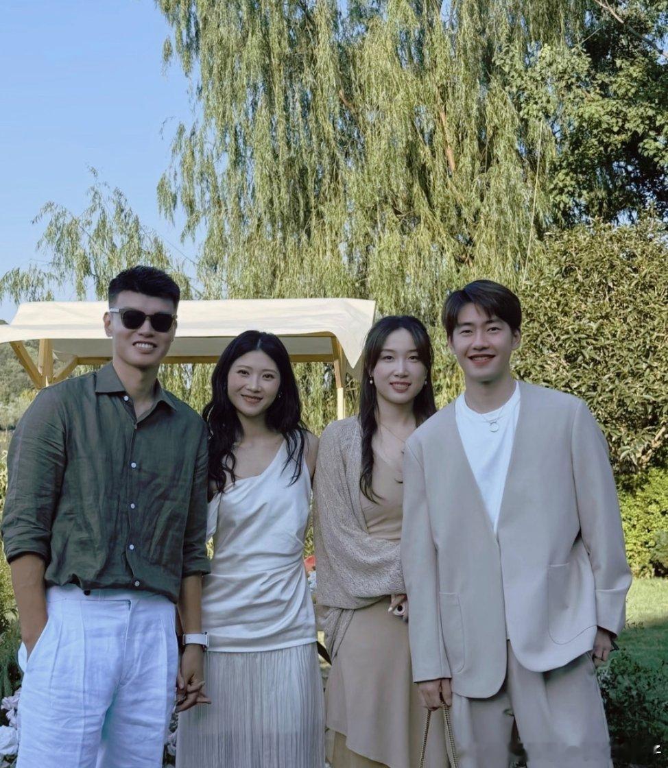 郑思维刘钰雯婚礼郑思维补办婚礼参加郑思维嘟嘟婚礼的王昶钱天一、鸭哥桃子姐还拍了