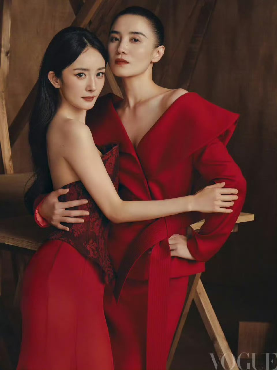 VOGUE有自己的换乘恋爱太喜欢看美女贴贴啦！vogue群封真的对我眼睛很好，大