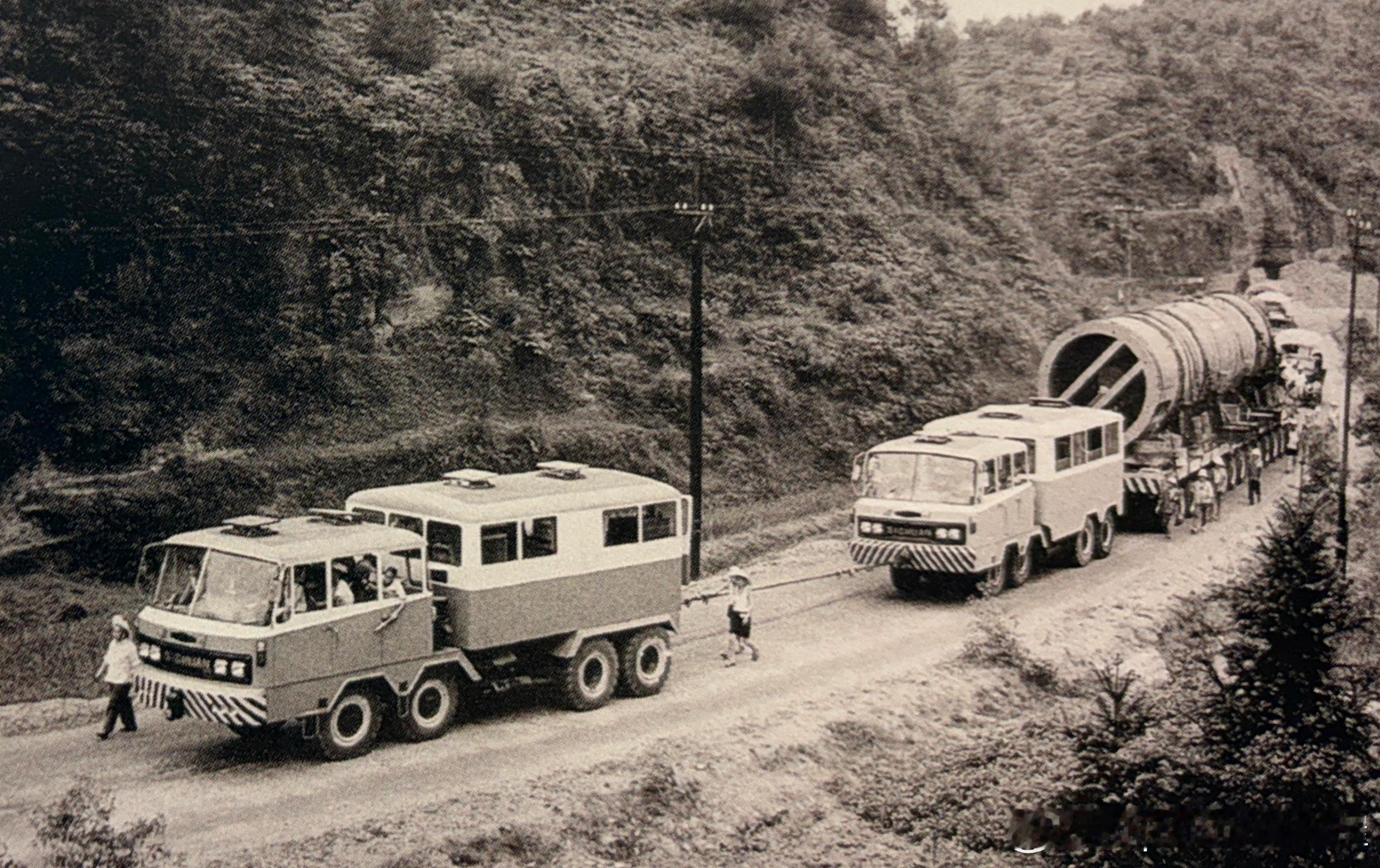 1975年大型平板车在四川制造成功历史影像​​​