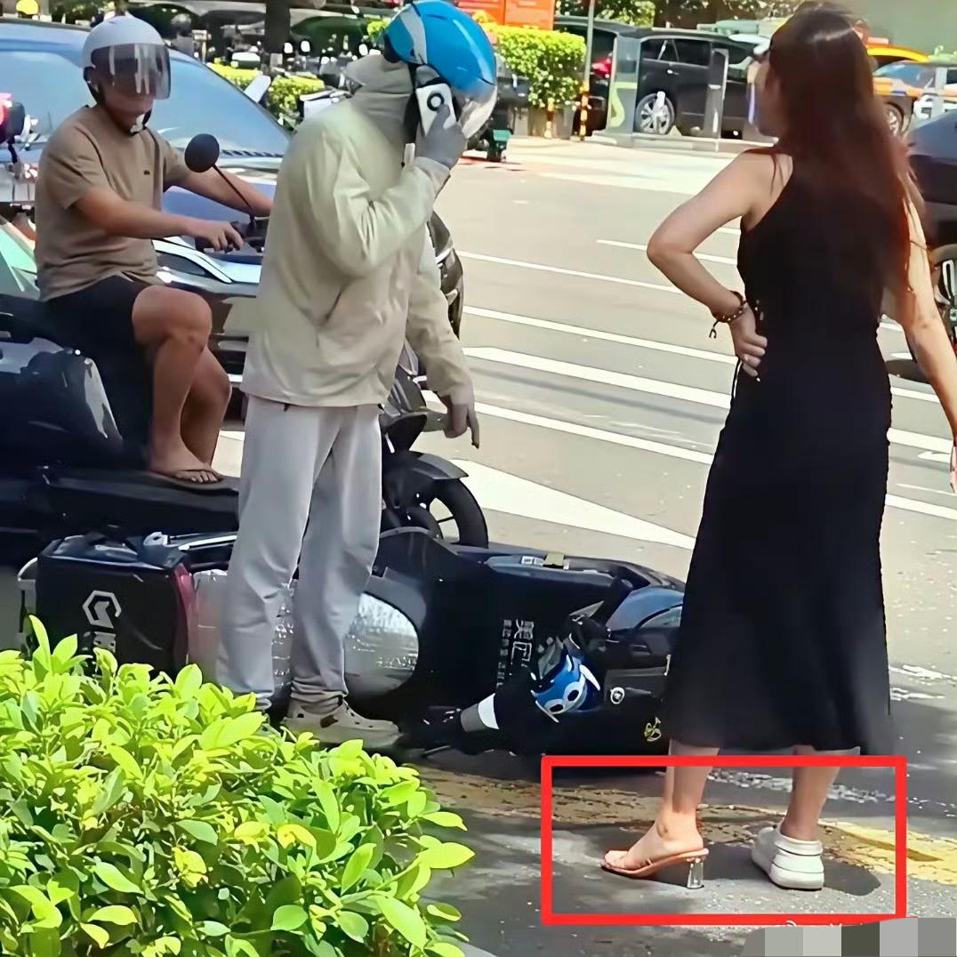 海口高跟凉拖姐大战外卖哥后续，女滴批评教育，电话摇的人拘留10日。话说起祸的是女