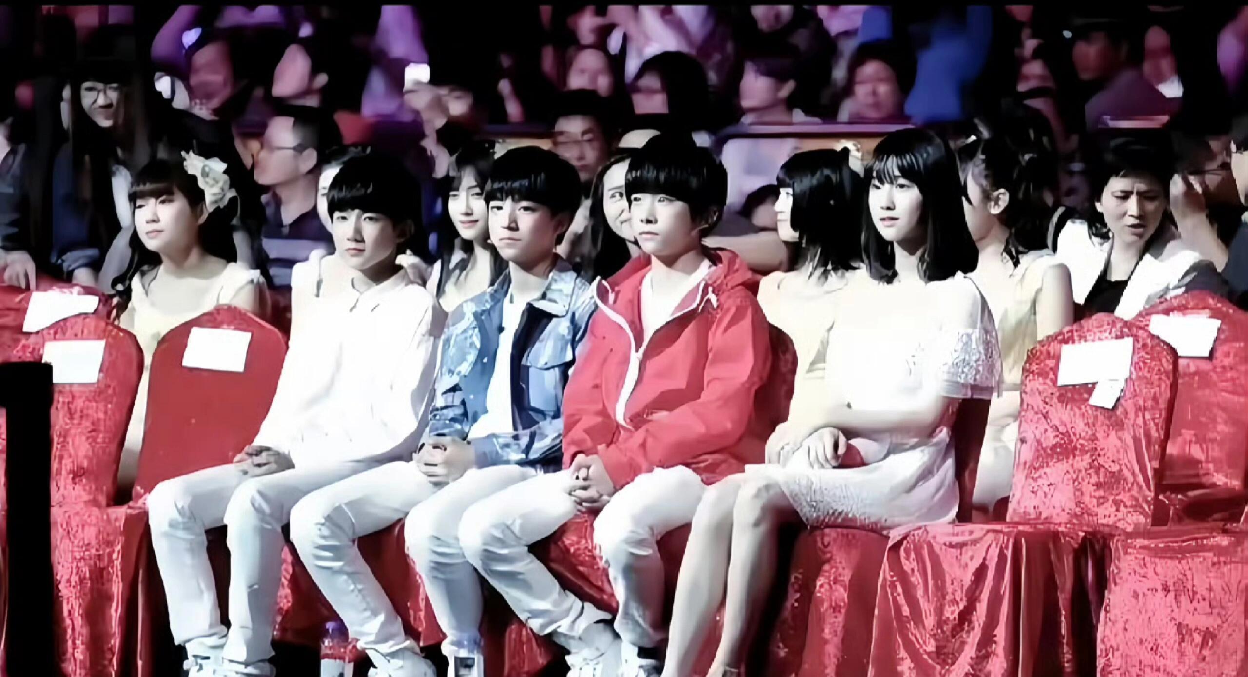 我最没想到的是，TFBOYS和陈都灵居然有合照