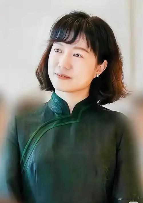 所有人都在等她“闹分家笑话”,没想到,杨老刚走她就搬进了清华教授公寓。面对
