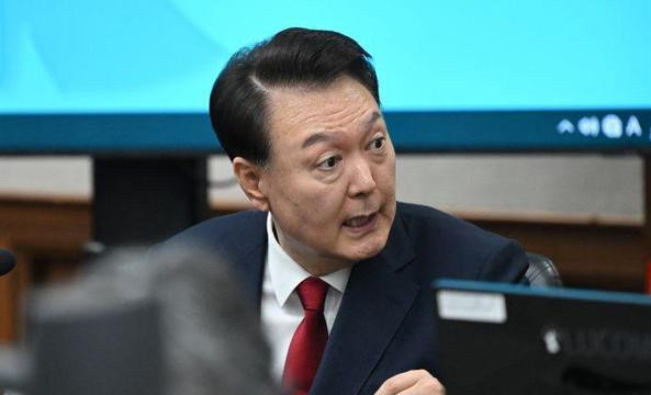 尹锡悦真不行了？明天却要亲自去啥情况？尹锡悦律师说他虚弱