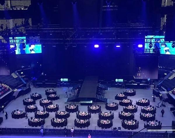 双c主桌尖叫之夜双c主桌尖叫之夜整了个双c主桌