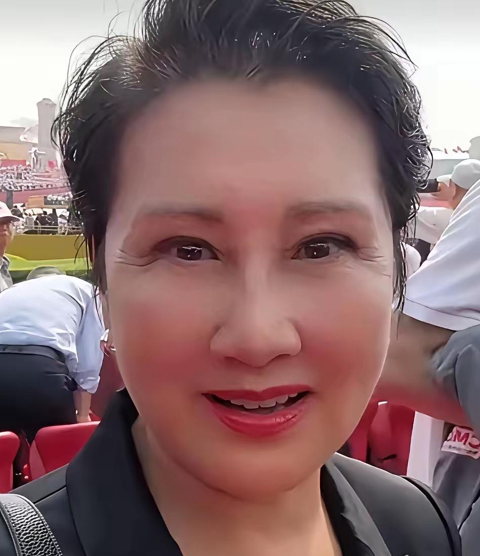 张凯丽演婆婆、妈妈都很好看，她的声音尖锐、一副养尊处优的模样，是一个不太好相处