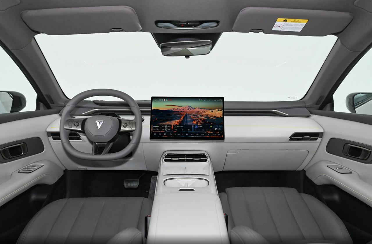 深蓝L06上市这么久了，我都没仔细了解过。今天得空，稍微看了看。深蓝L06是