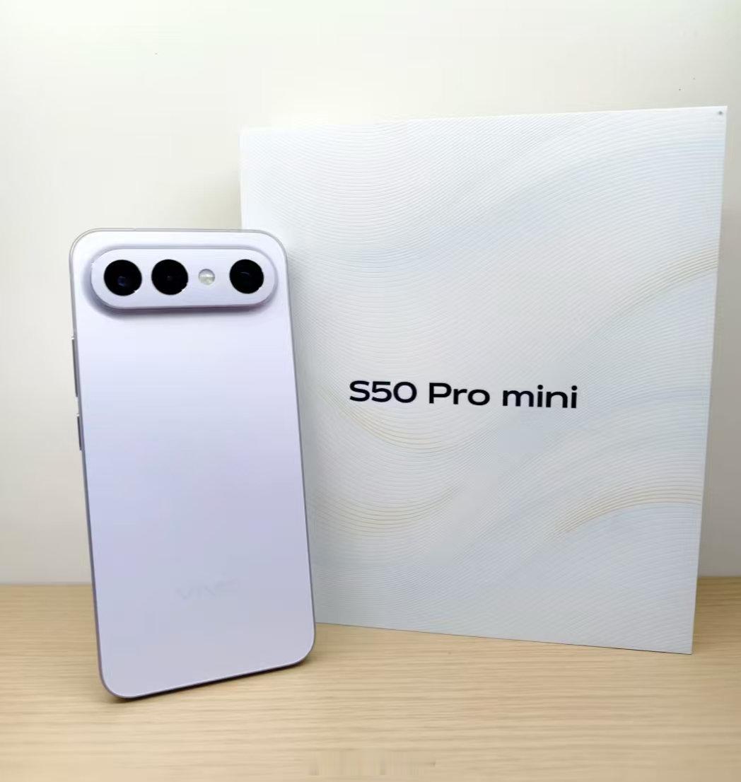 上手摸了一下这台vivoS50Promini，不得不说，这个手感是有点绝的