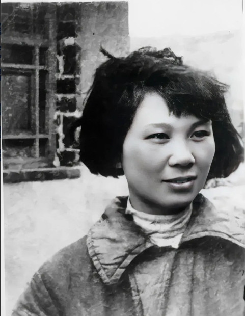 1948年，杨汉秀被捕，被关进了渣滓洞，但特务却不敢为难她，还对她好生招待，狱中