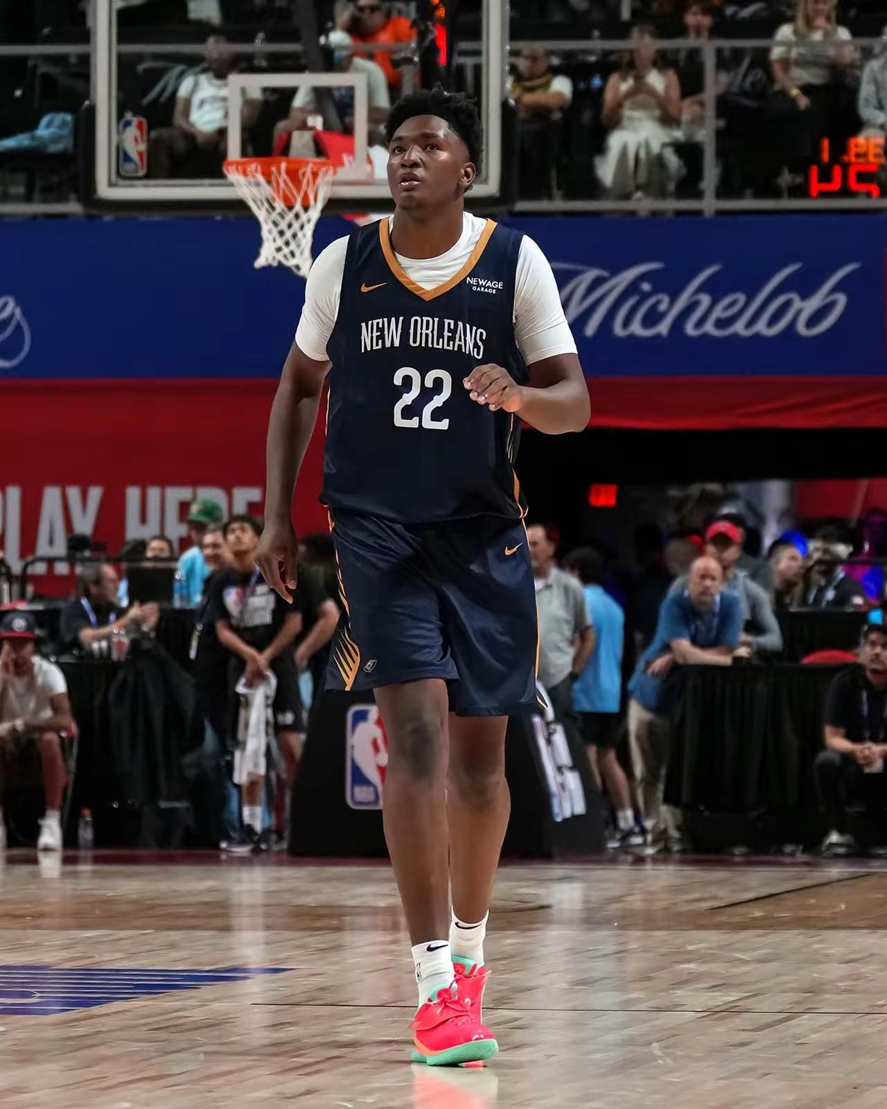 奎因这种中锋在联盟还是真稀缺鹈鹕主场惜败马刺，鹈鹕今年首轮13顺位的奎因打了