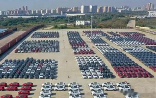 国产车4月拿下乘用车75%份额1.4月汽车产销环比、同比均小幅下滑，产销分别2