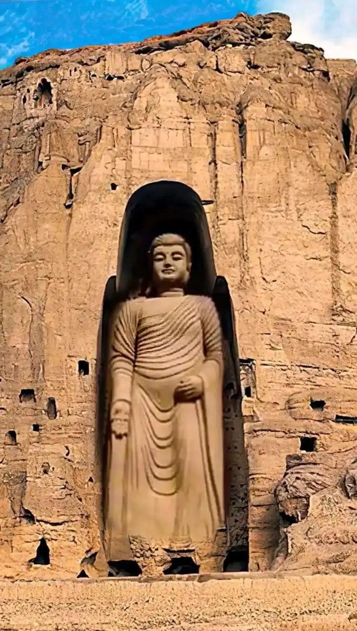 2001年，塔利班顶着全球骂声，炸掉了公元三世纪建造的阿富汗巴米扬大佛，2015