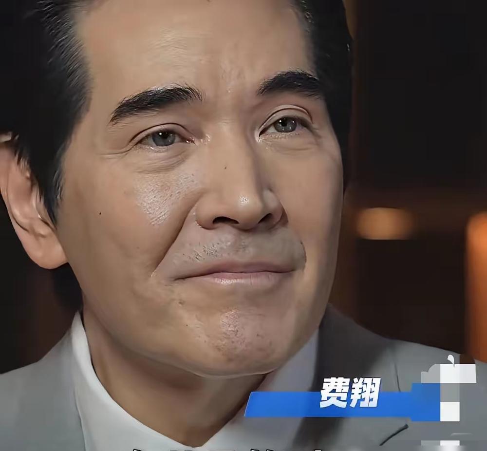 “今年是第一年，我家里没人了。”这是费翔在母亲离世后第一个春节，面对镜头时，眼