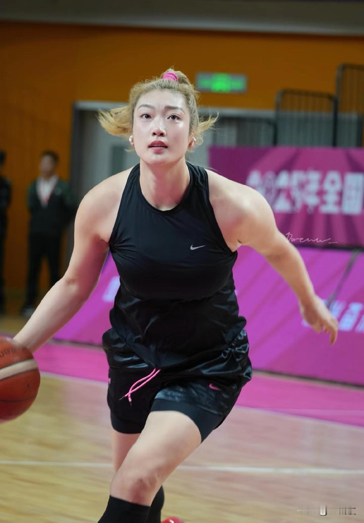 昨晚四川女篮对阵东莞女篮的加时赛输得实在憋屈，如果李梦在场的话比赛或许就拿下了！