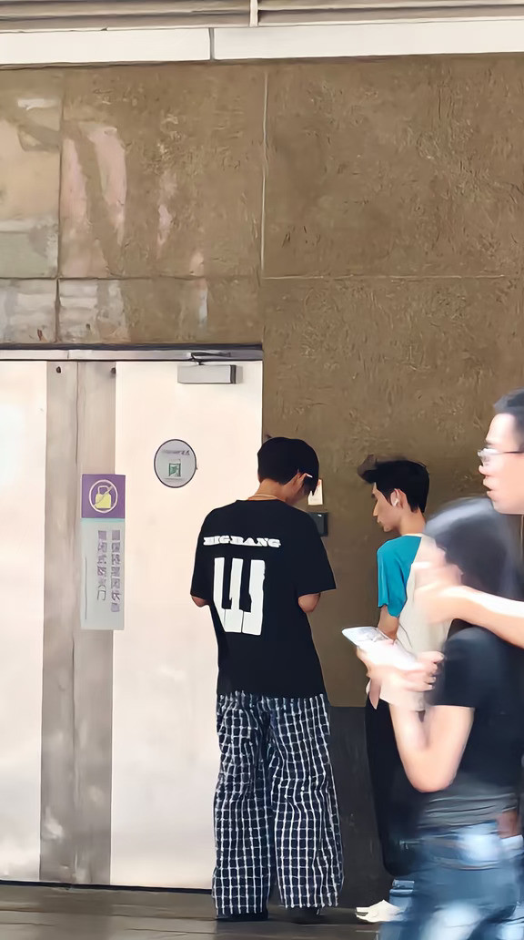 广州北京路两人实习搞传销被拒绝后破口大骂