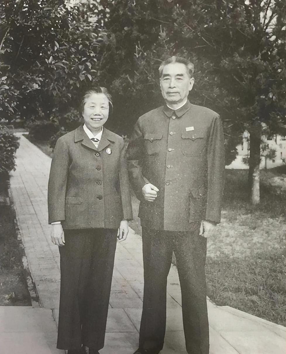 周恩来时隔二十五年重逢初恋女友张若名，温情询问是否仍愿意前往北京工作？1920