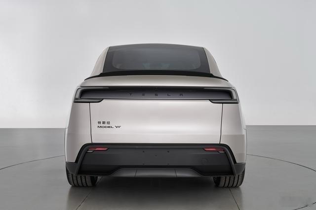 【特斯拉ModelYL来了！9月交付，40万级六座纯电SUV要掀桌？】特斯拉
