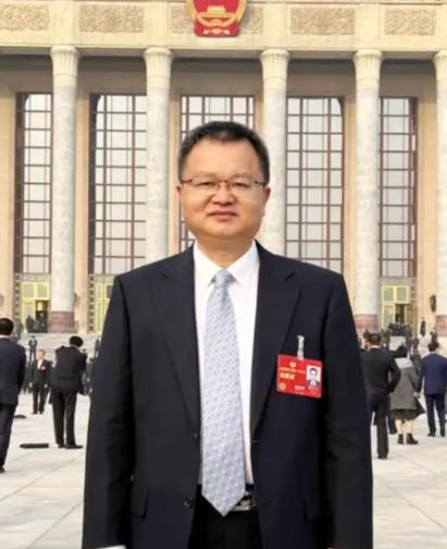 光耍嘴皮不办事？武大被央媒批了处分决定发出来了又撤回，说是等上级安排。