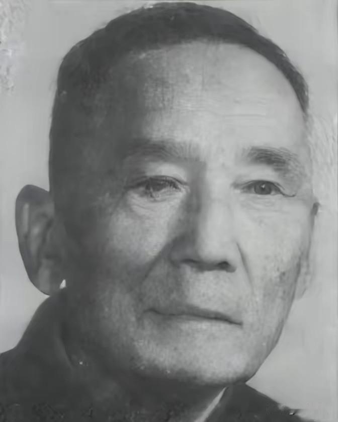 1950年，起义军长奉命进京开会，刚下火车当场被捕，真实原因警醒世人1950