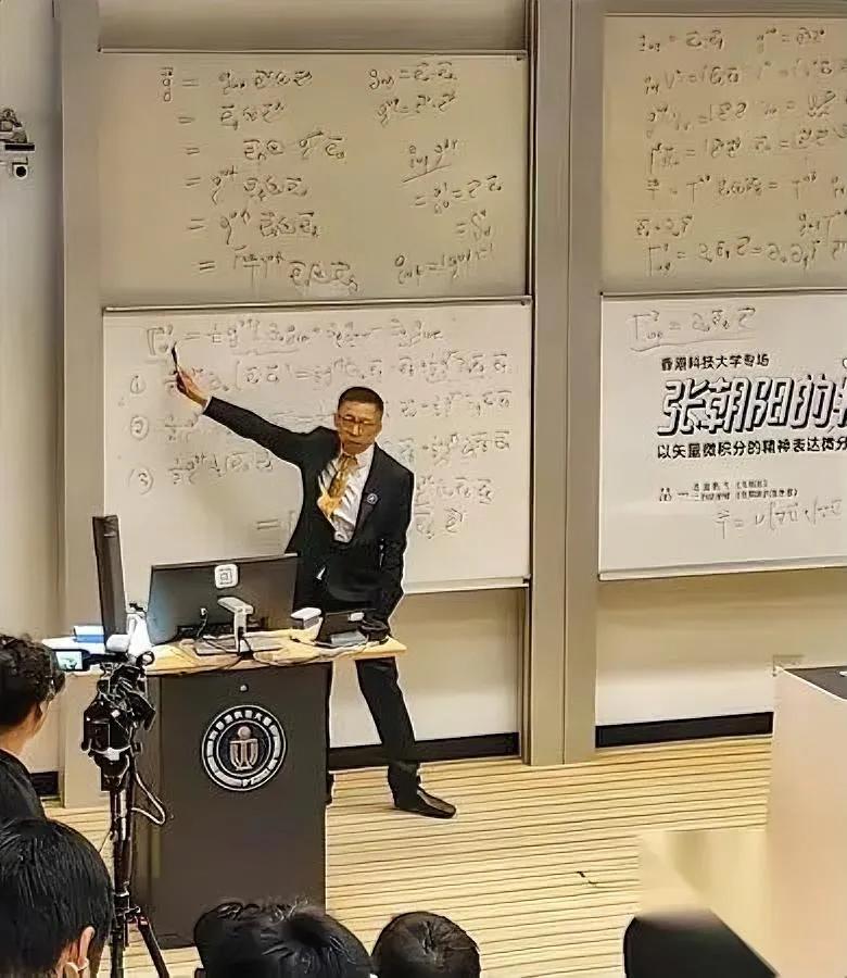 张朝阳活明白了真不是吹全中国找不到第二个这样的富豪。这不刚把他的物理