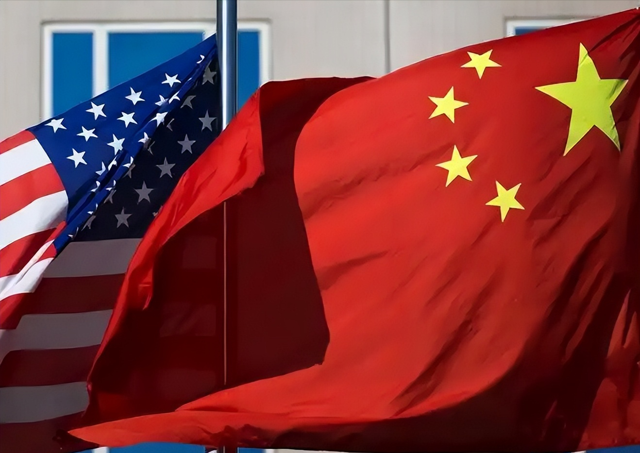 最近，美国媒体反思过去，坦承美国在对华政策上存在重大失误。据《美国外交事务》杂志