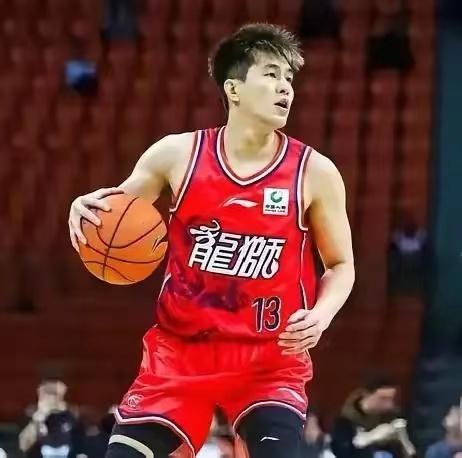 CBA新赛季业已开打，无人接手的两条大鱼仍在市场漫游！先看郭艾伦，拥有4枚总冠