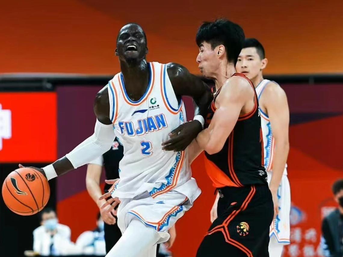 正式确认，广东队签下第3名外援！根据CBA新赛季的时间安排，10月份CBA联赛