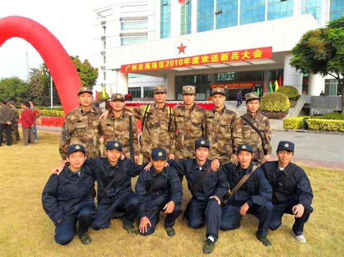 今天又有一大批新战友奔赴军营，祝各位战友们前程似锦迷彩军旅