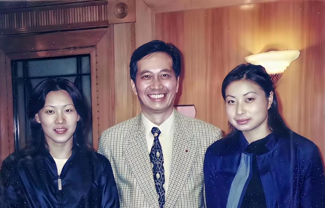 现在把郭晶晶吹的是大美女，以前是这样的啊
