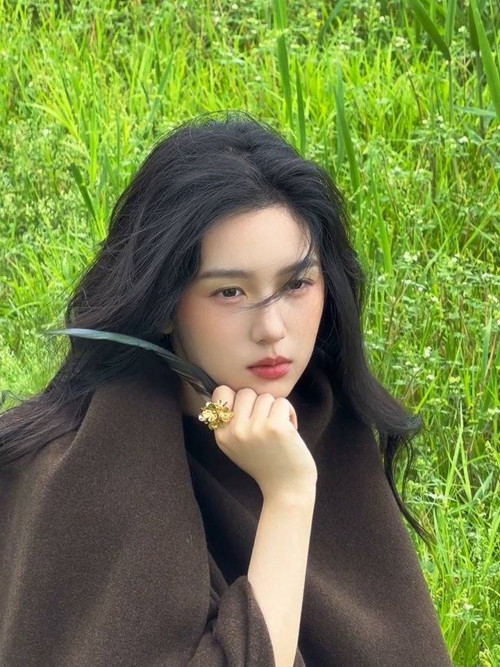 带有野生感的一组…感觉透过屏幕也能闻到小也身上清冷的木质香🥹周也野生感大片散发