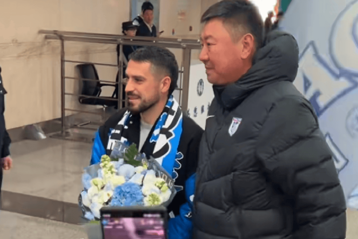 斯坦丘已落地大连, 千余名大连球迷前往机场迎接