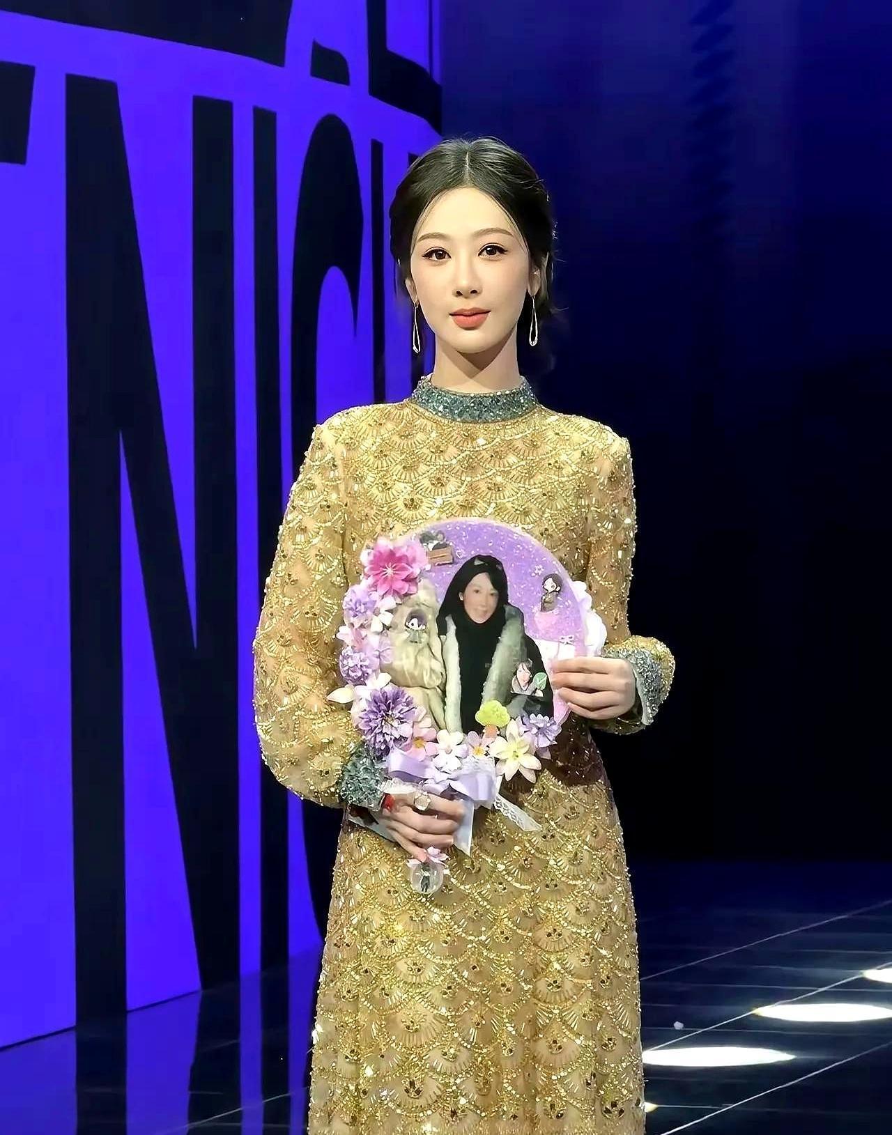 整个资本圈都在求她：杨紫，你可千万别休息。她的脸，就是收视率的硬通货。刚开