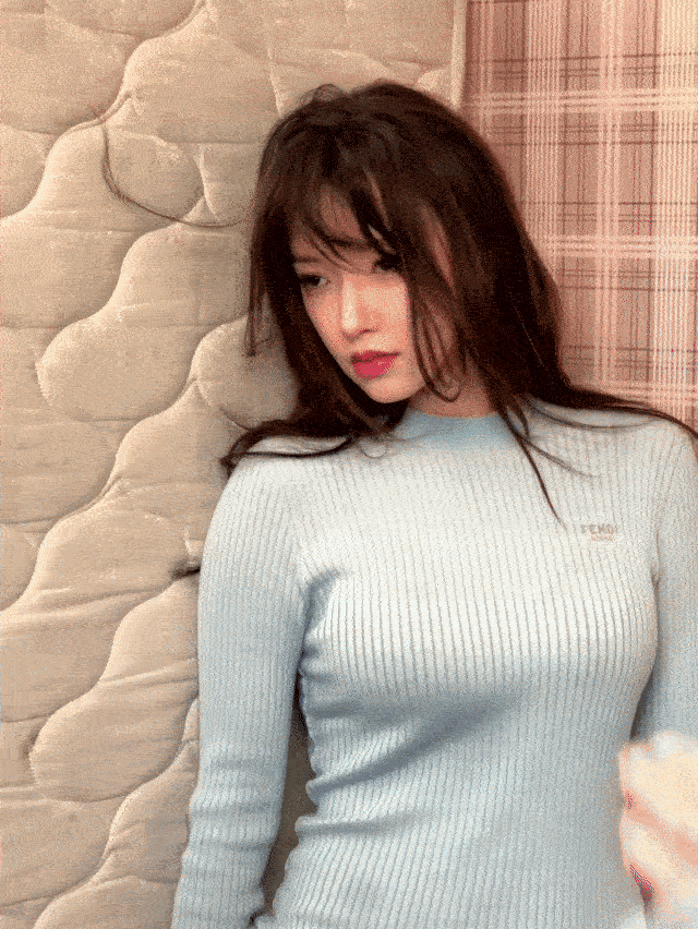 程潇《红秀GRAZIA》开年刊一周年，这五官精致度只有小说和动漫里才会出现🥺