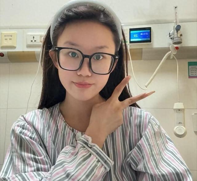 新婚护士龚钰涵误诊肺癌离世，婚检引热议岁的湖南姑娘龚钰涵，是个特别漂亮的护士，刚