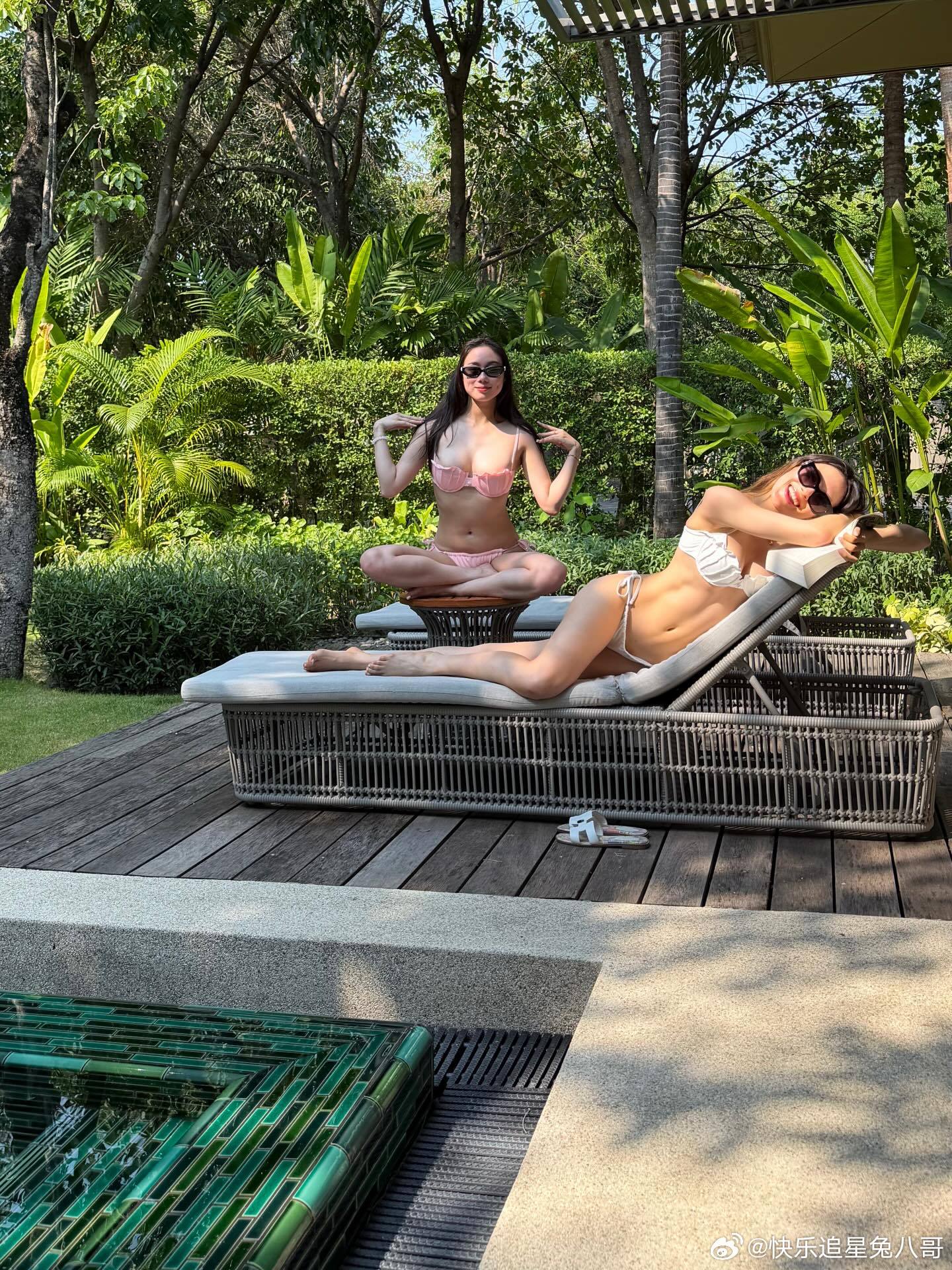 谷爱凌何超欣穿比基尼谷爱凌何超欣比基尼照谷爱凌何超欣比基尼照，好闺蜜一起度假啦