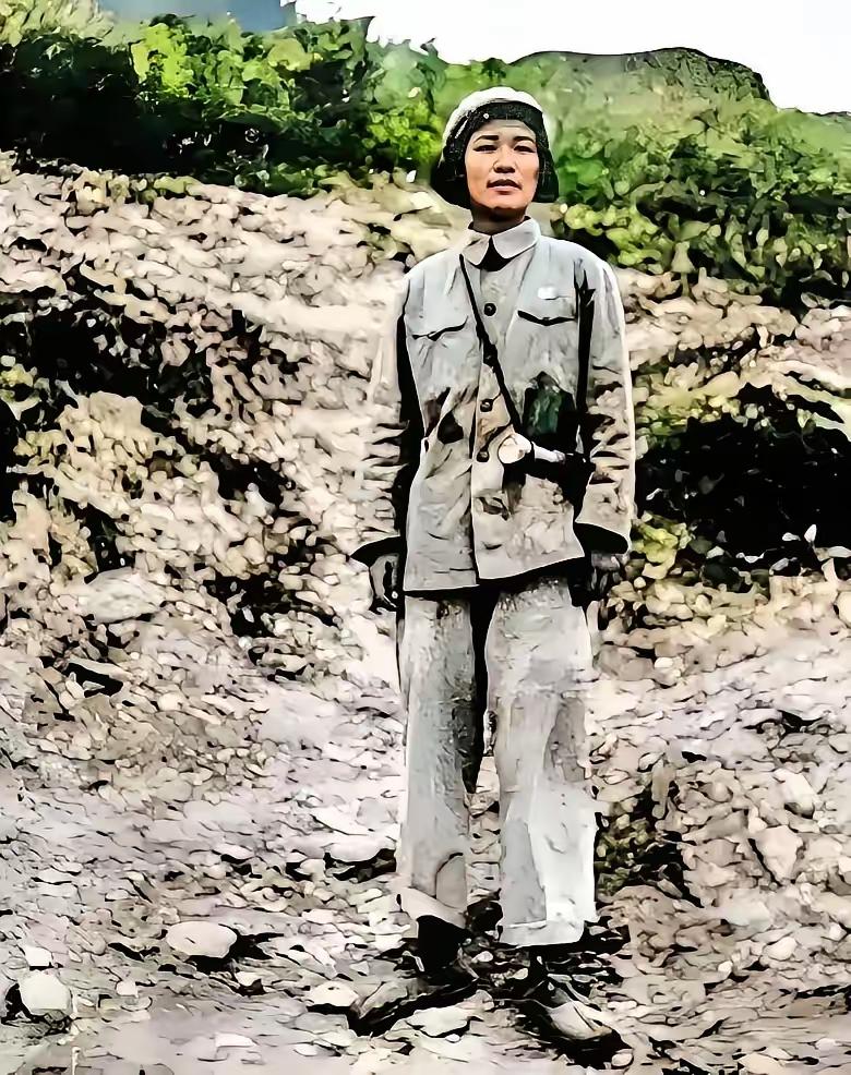 戴藩篱，戴安澜将军之女。十七岁瞒母参军，携父遗笔赴朝作战。在零下三十度的坑道翻译