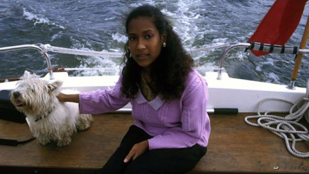 2003年，伦敦一位独居女性在家中看电视时突然死亡，由于亲朋好友都和她没有失去联