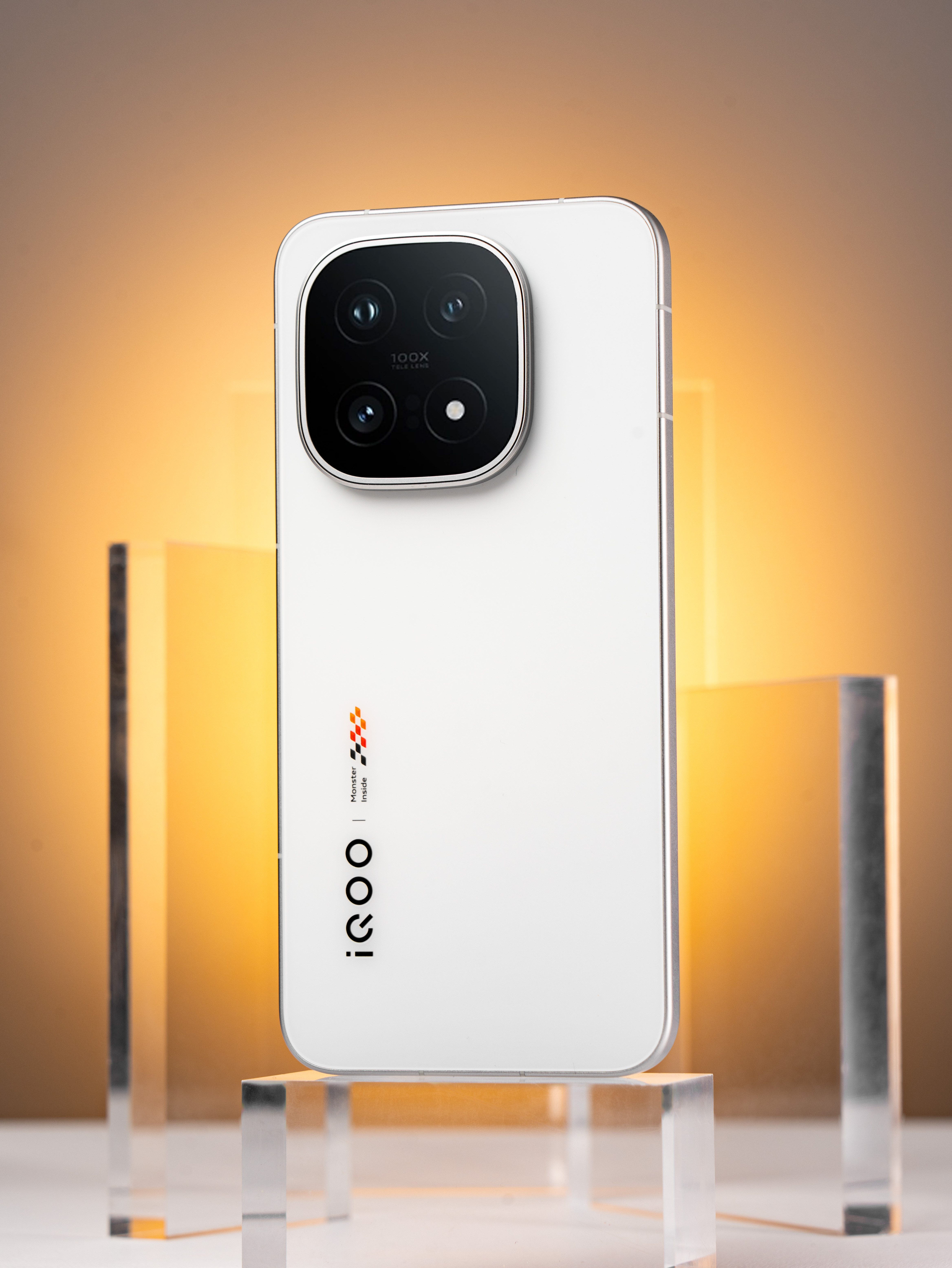 【iQOO15图赏】能兼顾日常使用、电竞体验的手机，除了iQOO你还能想到谁？