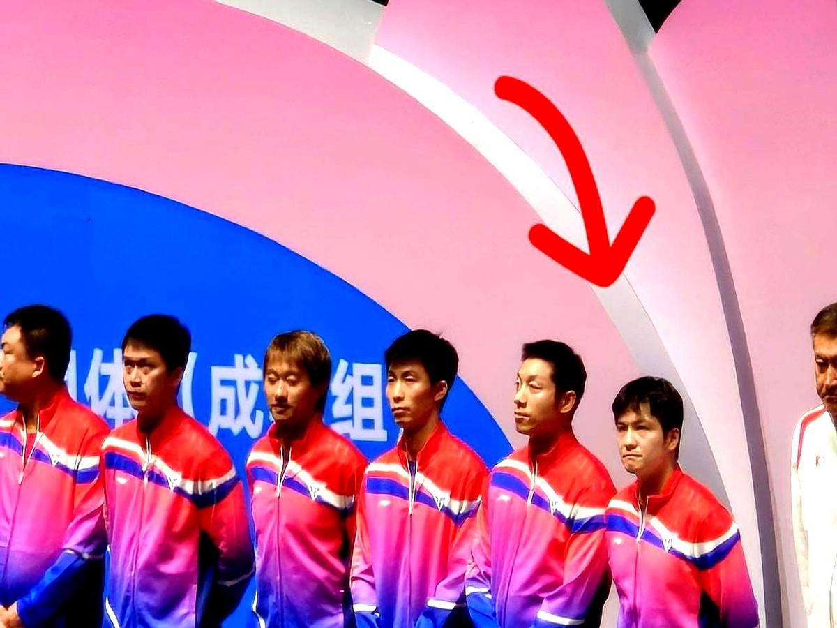 许昕还委屈？咱聊聊这事儿。全运会决赛双打，他跟周恺1比3输了。可回头看周恺单