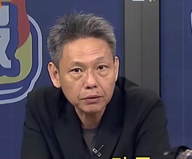 台湾时事评论员谢寒冰：你们知道中国大陆这两天在干什么吗？他在给全国的退伍军人制发