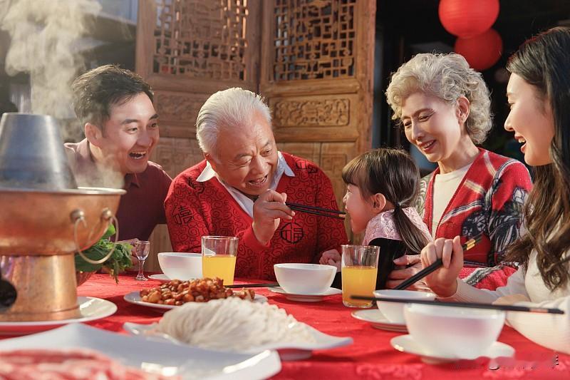 你看看，养老金很高的人是这么想的——退休多年来，我和老朋友们常聚在一起，日子