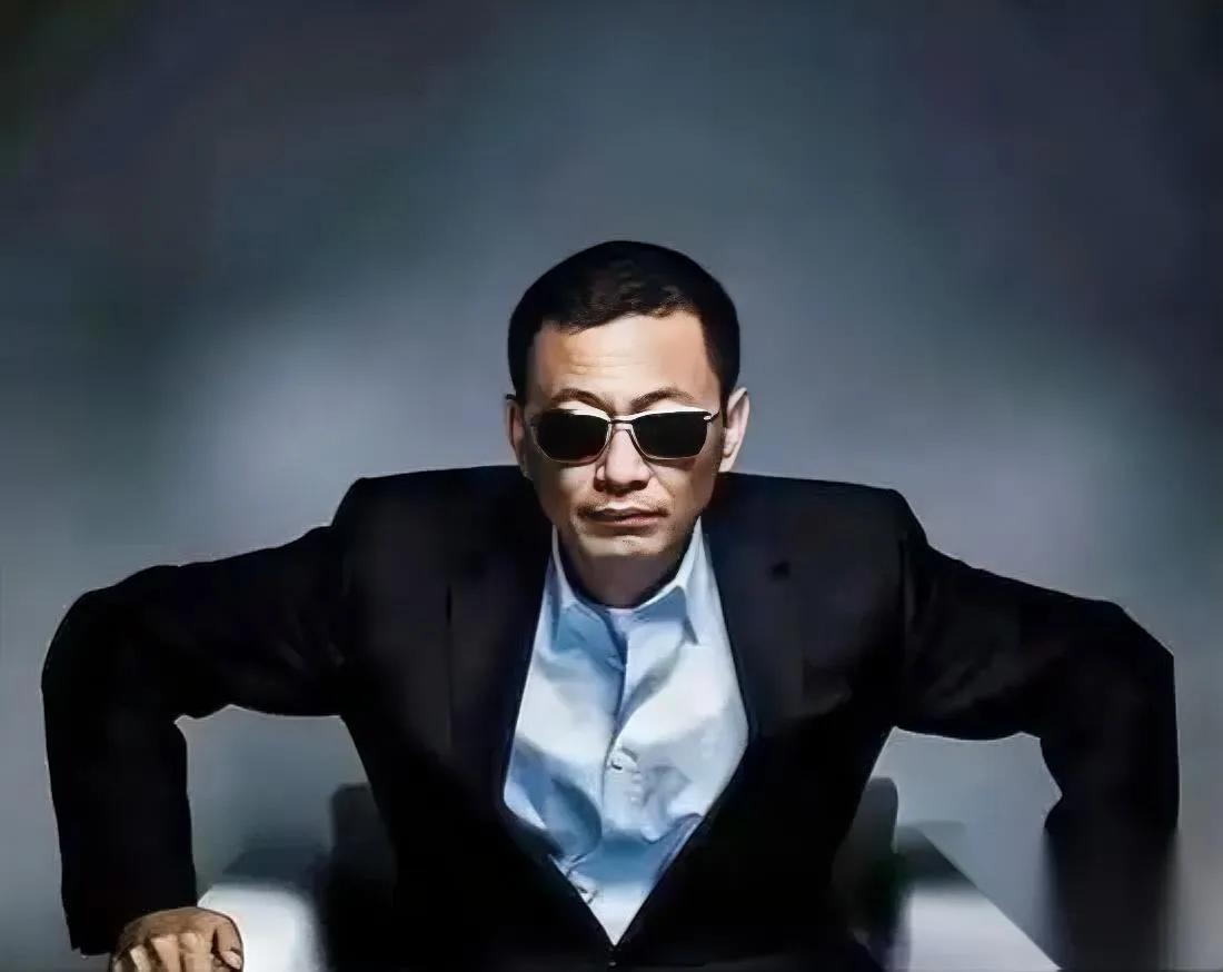 打工人怒了！录音曝光连买宵夜都被盘问？王家卫怎么也没想到，古二竟把工作外