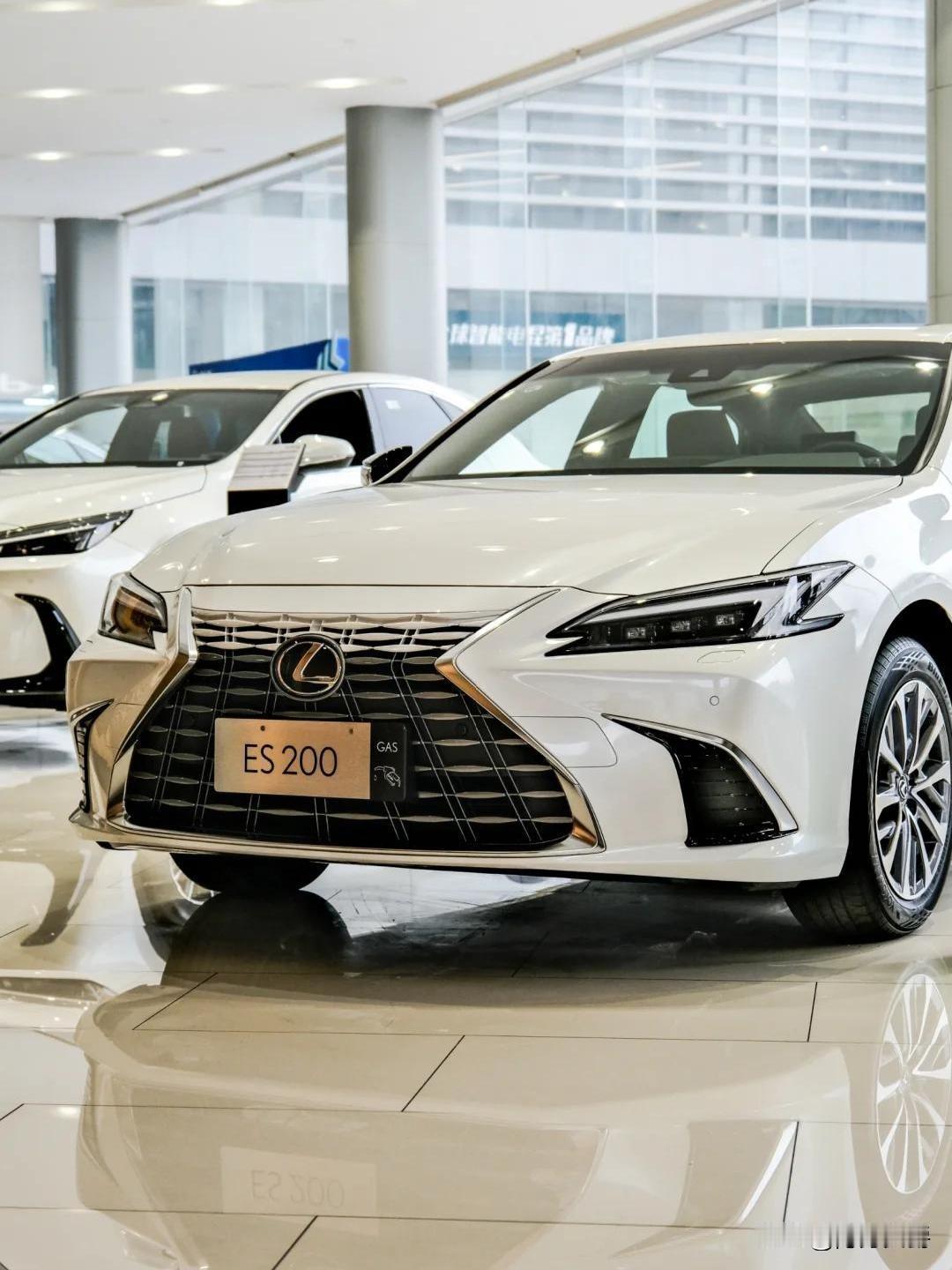 和卖车的比，我们都不算生意人。汽车销售那个套路啊！你只要看了没买，电话一个接一