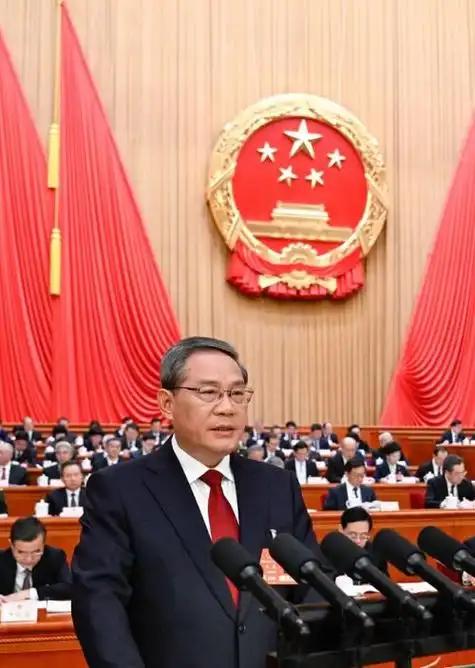 就在刚刚，中国政府正式宣布，3月5日，全国人大会议开幕，李强总理宣读今年