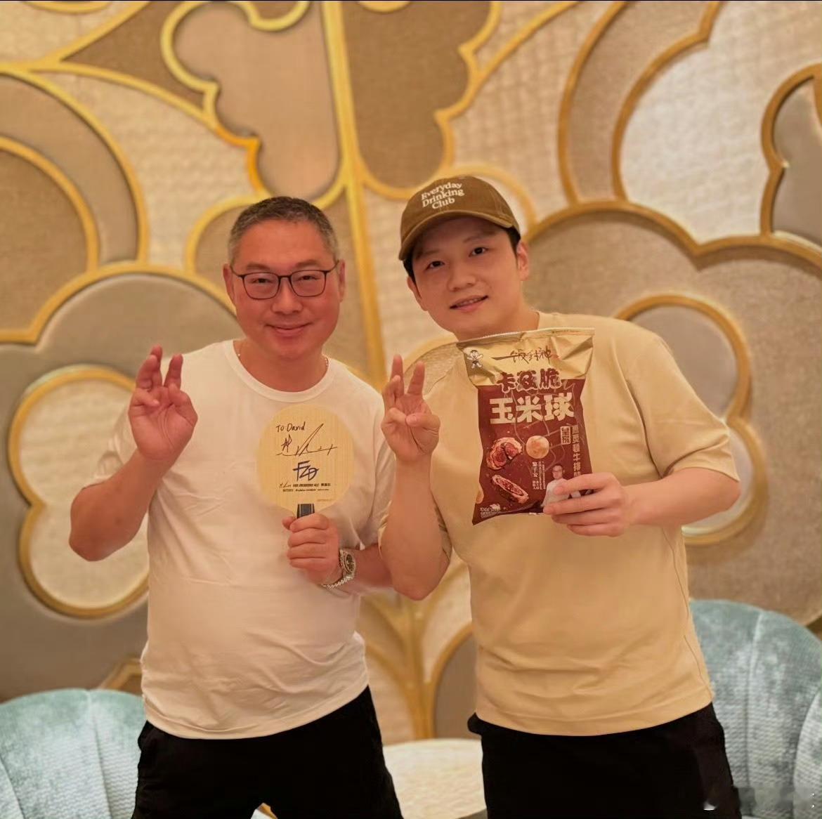 蛙趣，是谁想要樊振东的签名呀，听说一袋玉米就行，现在去还来得及吗