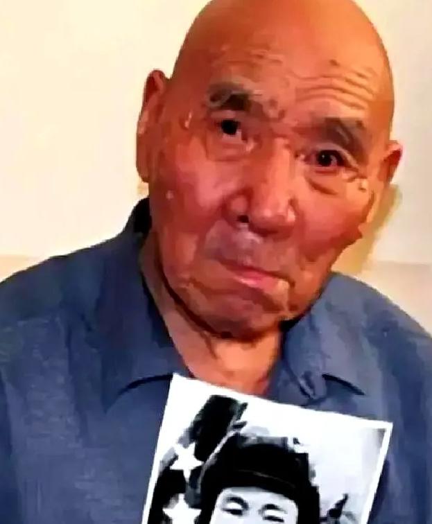1951年，志愿军“打坦克英雄”苏吊蛋受到接见，伟人嫌这名字实在不雅，提笔帮他改
